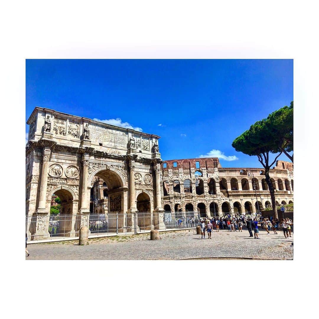 のインスタグラム：「🇮🇹✈️ #ローマ #凱旋門 と#コロッセオ #圧巻！！！！！！！！！！！！！！ でも#物騒 な#施設 だよね」
