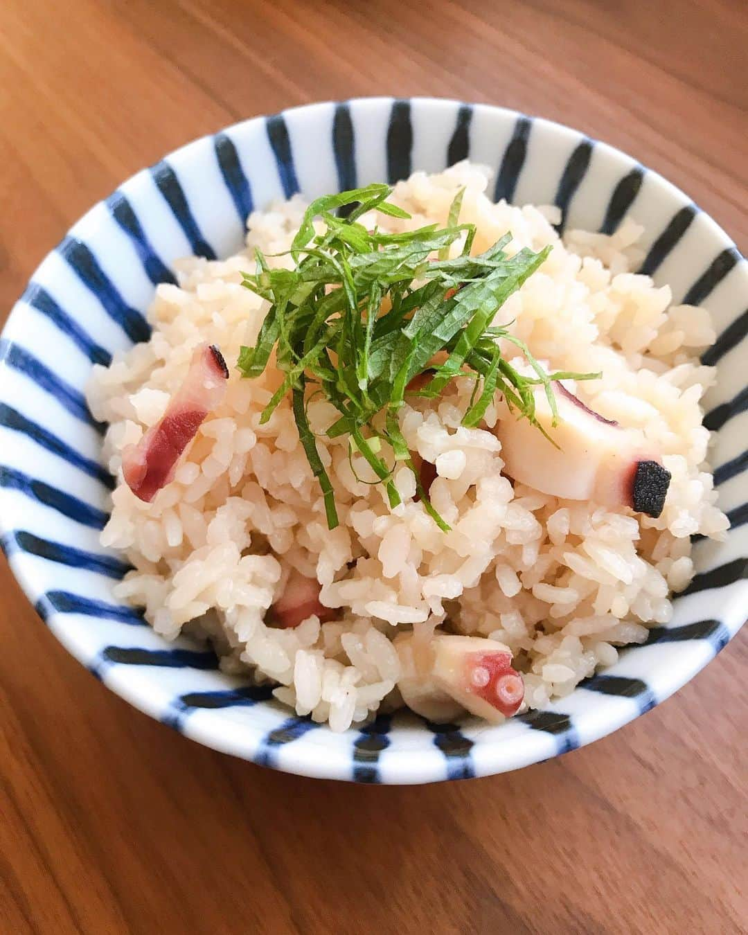 新井利佳さんのインスタグラム写真 - (新井利佳Instagram)「今日はタコ飯🐙 今天是章魚飯🐙  #japanesefood #octopus #seafood #octopusrice  #homemade #dinner #cooking #bangkok #thailand  #章魚 #章魚飯 #日式料理 #日本料理 #親手做 #在家煮飯 #晚飯 #配酒菜 #愛喝酒 #貪吃鬼去泰國  #タコ飯 #お家ご飯 #おなかすいた」9月12日 20時04分 - rika.arai