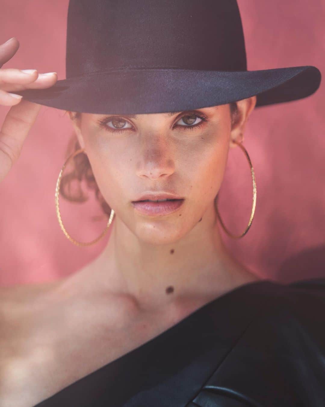 ポーリーヌ・オアロのインスタグラム：「🌹」