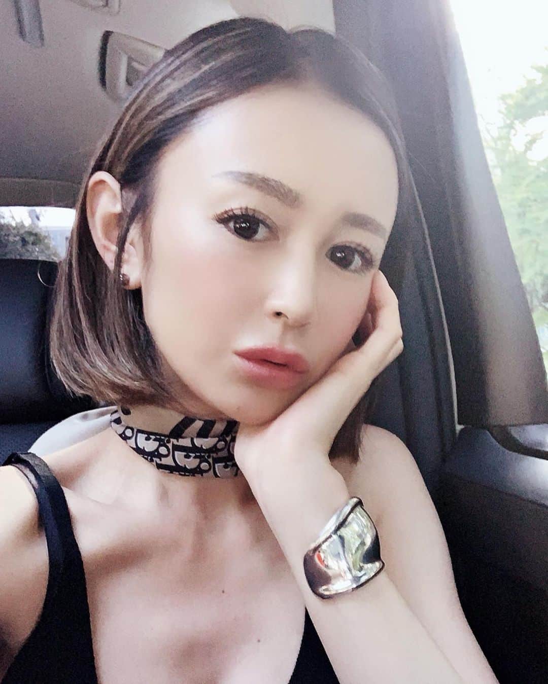 asami0510のインスタグラム：「久々にマツエク付けたら楽だねやっぱり✌️ いつも聞かれても忘れちゃってたデザイン今回ちゃんと聞いたよ〜！ Jカールで目頭から10.11.10で160本でした🤓 #makeup #マツエク #メイク #カラコン #ミラーナイン #MIRROR9」