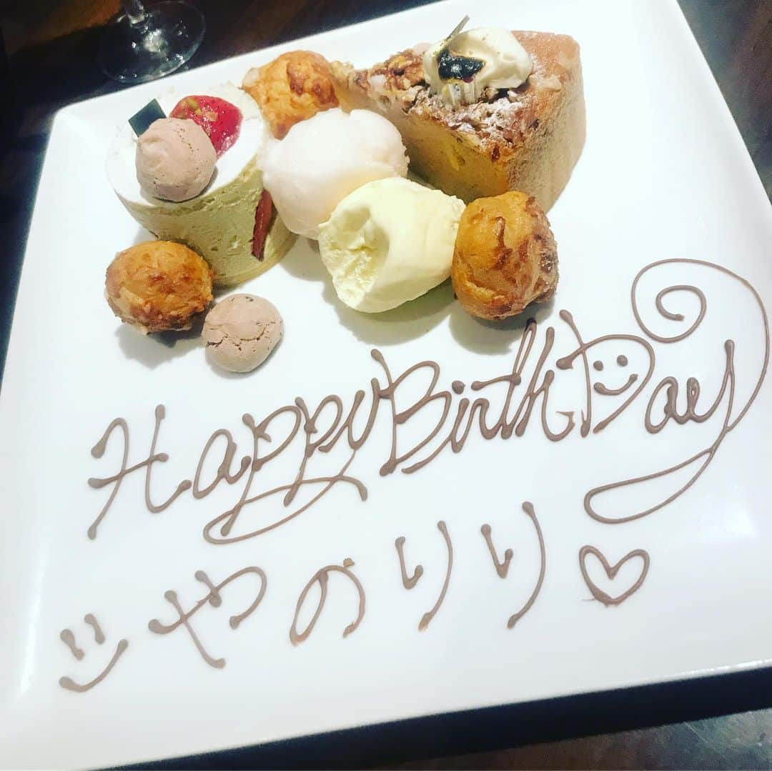 ririさんのインスタグラム写真 - (ririInstagram)「🎉🎈🎂ʕ•ᴥ•ʔ✌️✨ またまた #矢野りり birthday お祝い🎀 してもらっちゃいました🥰 @saki_411 ちゃん🐬 ありがとうヽ(；▽；)❤️ バルーン🎈にステキな メッセージ📝ありがとう✨ 載せたかったけどコレは 思い出にとっておきますw💓😎 久々3人でワイワイ🍾 楽しかった🤣 恵比寿の四一一さんの ご飯🍚もま美味しくて 幸せな時間を...⏰ 企画してくれてありがとう😊💓 #love #happy #birthday #誕生日会」9月12日 20時28分 - riri.ribon