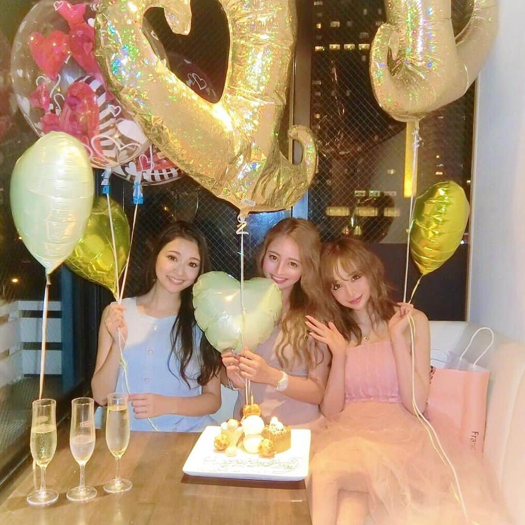 ririさんのインスタグラム写真 - (ririInstagram)「🎉🎈🎂ʕ•ᴥ•ʔ✌️✨ またまた #矢野りり birthday お祝い🎀 してもらっちゃいました🥰 @saki_411 ちゃん🐬 ありがとうヽ(；▽；)❤️ バルーン🎈にステキな メッセージ📝ありがとう✨ 載せたかったけどコレは 思い出にとっておきますw💓😎 久々3人でワイワイ🍾 楽しかった🤣 恵比寿の四一一さんの ご飯🍚もま美味しくて 幸せな時間を...⏰ 企画してくれてありがとう😊💓 #love #happy #birthday #誕生日会」9月12日 20時28分 - riri.ribon