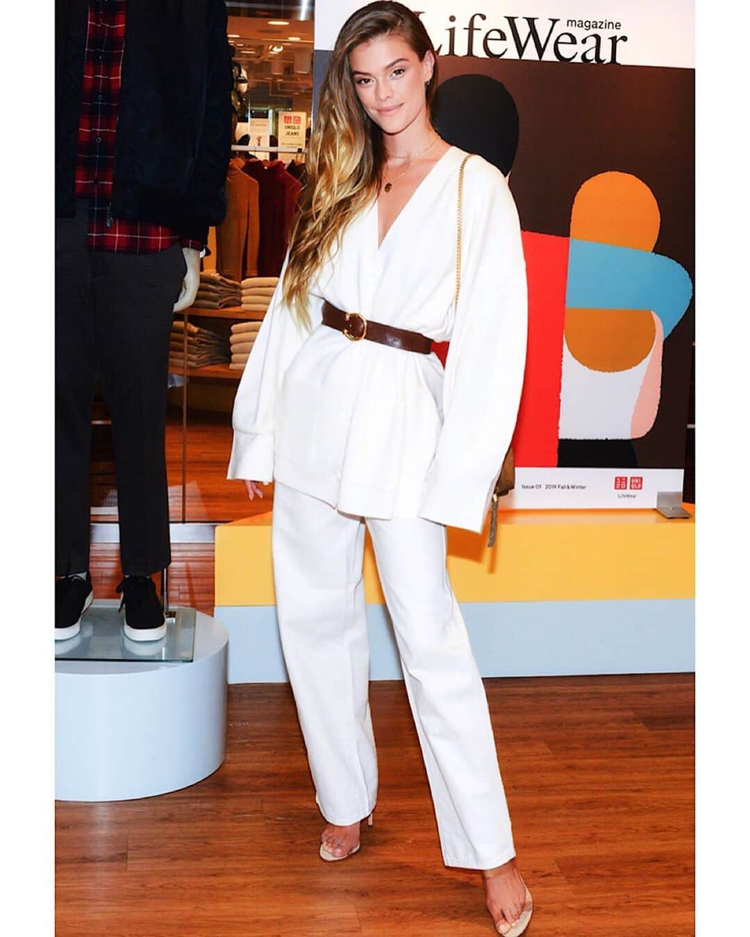 ニーナ・アグダルのインスタグラム：「You know what’s better than a color coordinated closet?? A 3 floor color coordinated @uniqlousa store. My brain was very zen thanks for having me! 💛🧡#UniqloPartner #UniqloU #LifeWear #LifeWearMagazine」