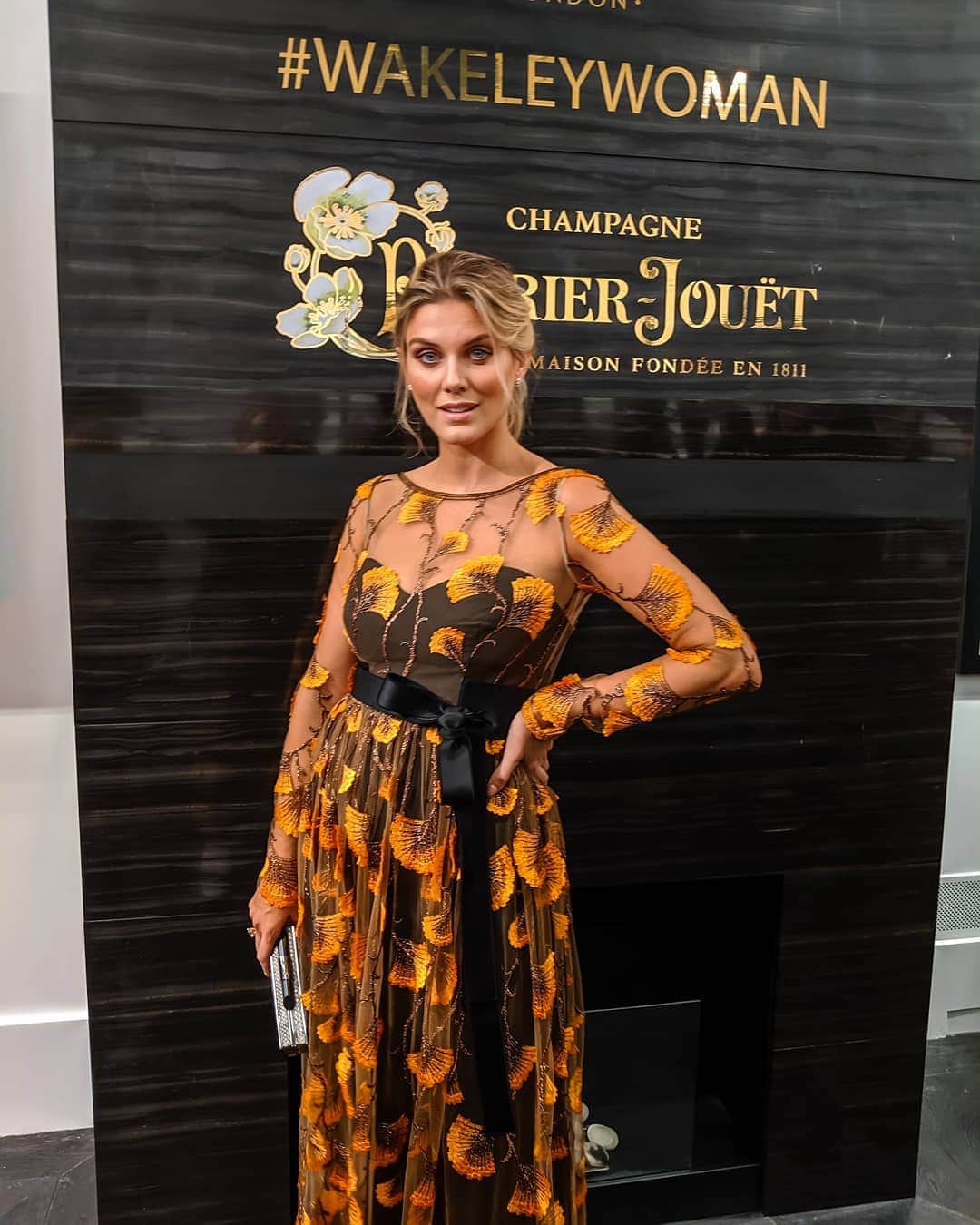 Ashley Jamesさんのインスタグラム写真 - (Ashley JamesInstagram)「Feeling like an Autumnal princess tonight in @amandawakeley 🍂 I've been such a fan of the brand for years, and just loved being a part of tonight. Thank you for dressing me. I grew up a million miles away from designer brands and so I am beyond grateful and happy to get to wear them just for a night.❣️ Now it's an early night for me as I'm up bright and early as I'll be live on @gmb from 6am. Tune in my fellow early risers. 📺🐛 #lfw #fashion #WakeleyWoman」9月13日 5時58分 - ashleylouisejames