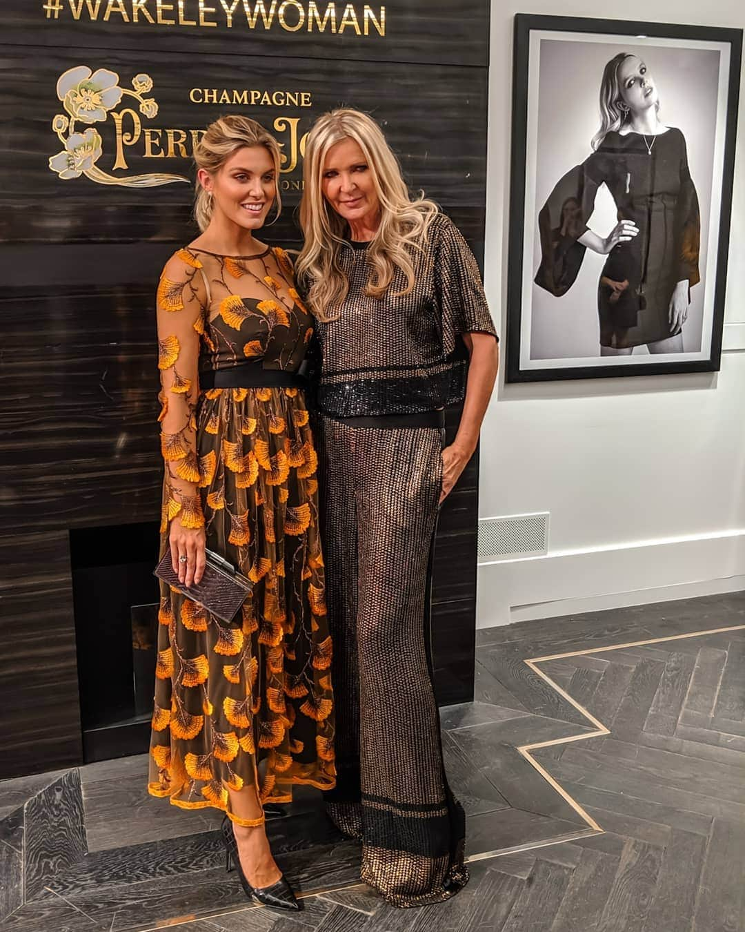 Ashley Jamesさんのインスタグラム写真 - (Ashley JamesInstagram)「Feeling like an Autumnal princess tonight in @amandawakeley 🍂 I've been such a fan of the brand for years, and just loved being a part of tonight. Thank you for dressing me. I grew up a million miles away from designer brands and so I am beyond grateful and happy to get to wear them just for a night.❣️ Now it's an early night for me as I'm up bright and early as I'll be live on @gmb from 6am. Tune in my fellow early risers. 📺🐛 #lfw #fashion #WakeleyWoman」9月13日 5時58分 - ashleylouisejames