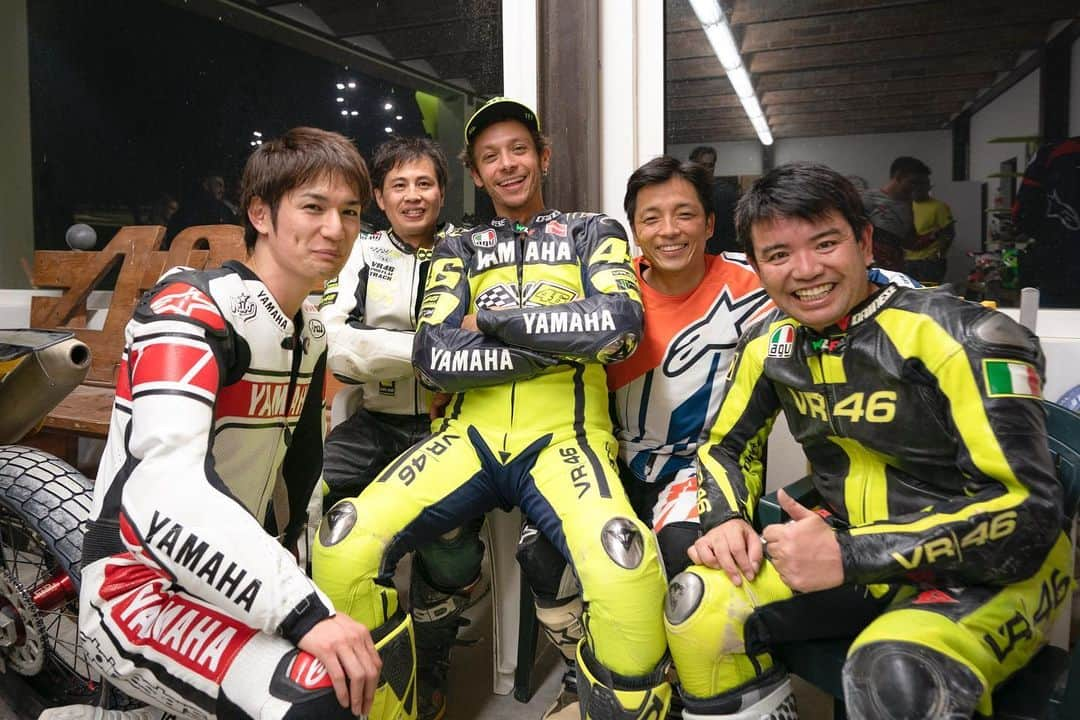 バレンティーノ・ロッシさんのインスタグラム写真 - (バレンティーノ・ロッシInstagram)「Grandi traversi e tanto divertimento per la terza edizione dello Yamaha day al MotoRanch 📸 @camilss」9月13日 6時02分 - valeyellow46