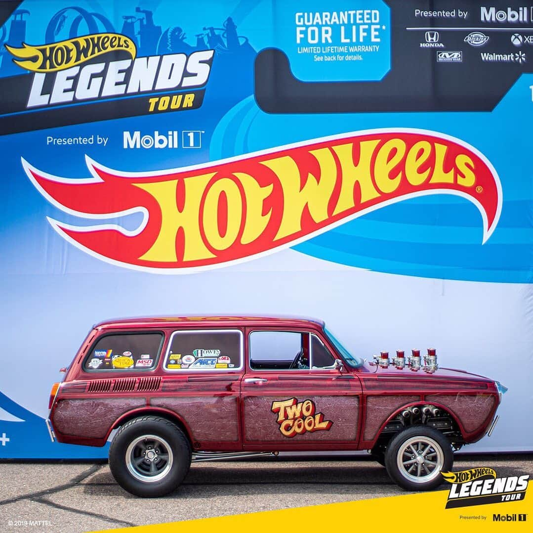 Hot Wheelsさんのインスタグラム写真 - (Hot WheelsInstagram)「Let’s hear it for our Phoenix #HotWheelsLegends winner, Ronald How and his 1971 Volkswagen Squareback 👏👏 Built by hand with the help of his sons, this gasser-style ride features two air-cooled engines and a 9-inch Ford rear end. It’s everything we’re looking for in a legendary ride: it’s authentic ✅ , creative ✅ , and built from the ground up ✅ ! See you and your sweet VW at SEMA 2019. . . . #HotWheels #Volkswagen #ClassicCars #Phoenix #CarsofIG」9月13日 6時05分 - hotwheelsofficial