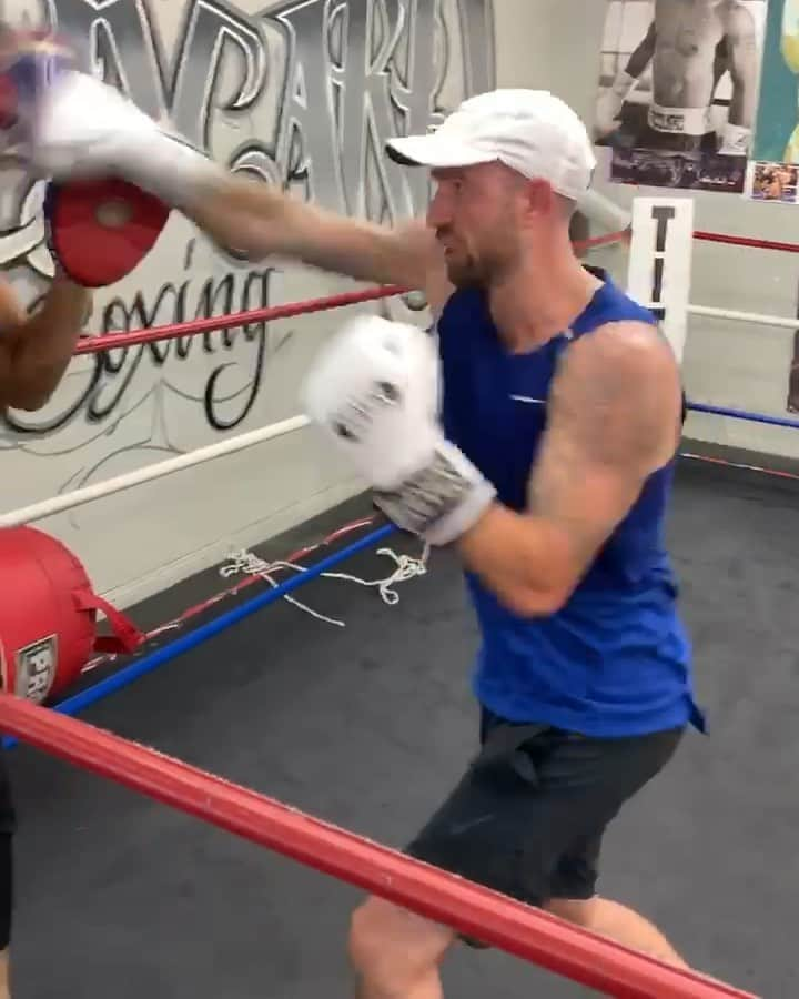 クリス・ファフのインスタグラム：「Working on the basics today with @julian_chua. Can’t believe how much fun this is to learn! 🥊🥊」