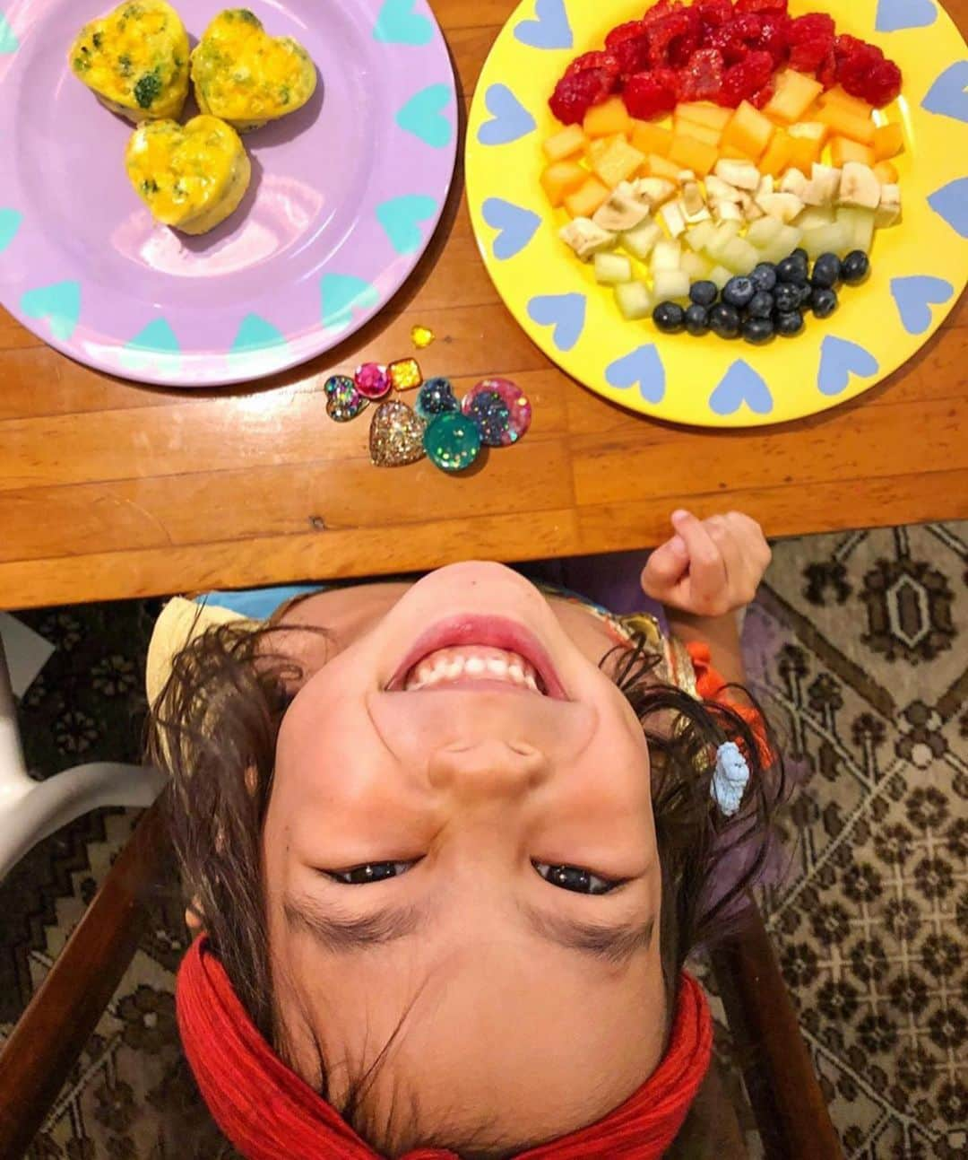 ドリュー・バリモアさんのインスタグラム写真 - (ドリュー・バリモアInstagram)「I shopped everywhere to find kids dishware that brought me joy. When it’s something you see three times a day, it needs to be durable without being drab. We created these plates and cups with a nostalgic feel and optimal functionality. I love that our @Flowerbydrew #FLOWERKids dishware is bringing as much happiness to your homes as it is to mine! Here are some photos you guys posted and I love them! Keep sharing your photos with us #FLOWERbyDrew 🌸🌈💗」9月13日 6時56分 - drewbarrymore