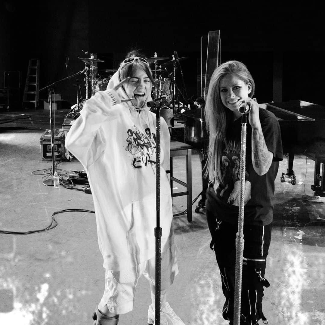 アヴリル・ラヴィーンさんのインスタグラム写真 - (アヴリル・ラヴィーンInstagram)「Thanks for coming to the #headabovewatertour rehearsals @billieeilish 🖤」9月13日 7時02分 - avrillavigne