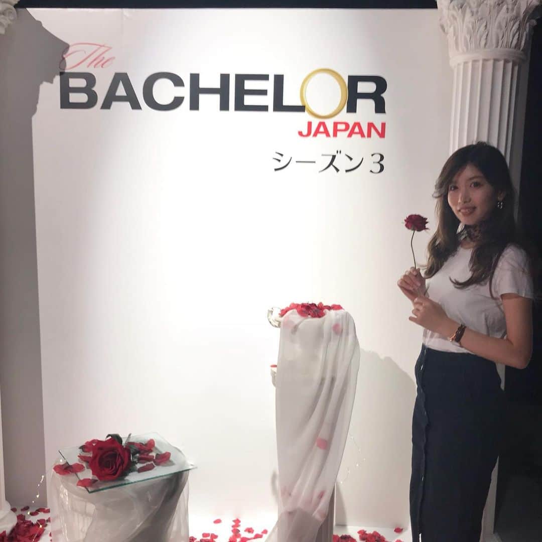 のインスタグラム：「バチェラーシーズン３の試写会に参加してきました🌹  シーズン１が特に好きだったから、 いよいよ３開始でワクワク🥺🥺🥺 episode１をお先に拝見しましたが、、、バチバチの女子バトル🤜🔥が早速勃発してておもしろかった😹 9/13 00:00〜アマゾンプライムで放送はじまるよ♡  #バチェラー  #バチェラー3  #試写会  #pr  @bachelorjapan」