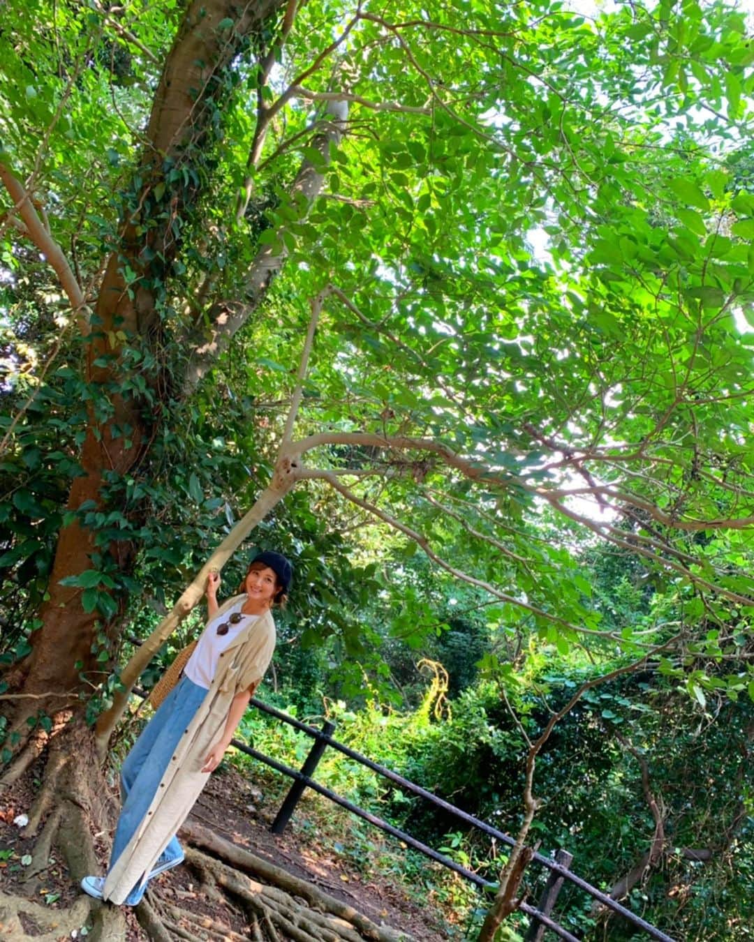 小松彩夏さんのインスタグラム写真 - (小松彩夏Instagram)「こまっちゃんの夏休み🌺﻿ ﻿ とある日。緑を求めて...☘﻿ ﻿ #こまっちゃんの夏休み #緑 #自然 #マイナスイオン #やっぱり自然が #大好き #落ち着く #猿島」9月12日 22時45分 - official_ayaka_502