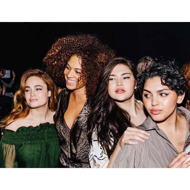 ジュリー・ヘンダーソンさんのインスタグラム写真 - (ジュリー・ヘンダーソンInstagram)「A throwback to last years @11honore show💥.」9月12日 22時45分 - juliehenderson32