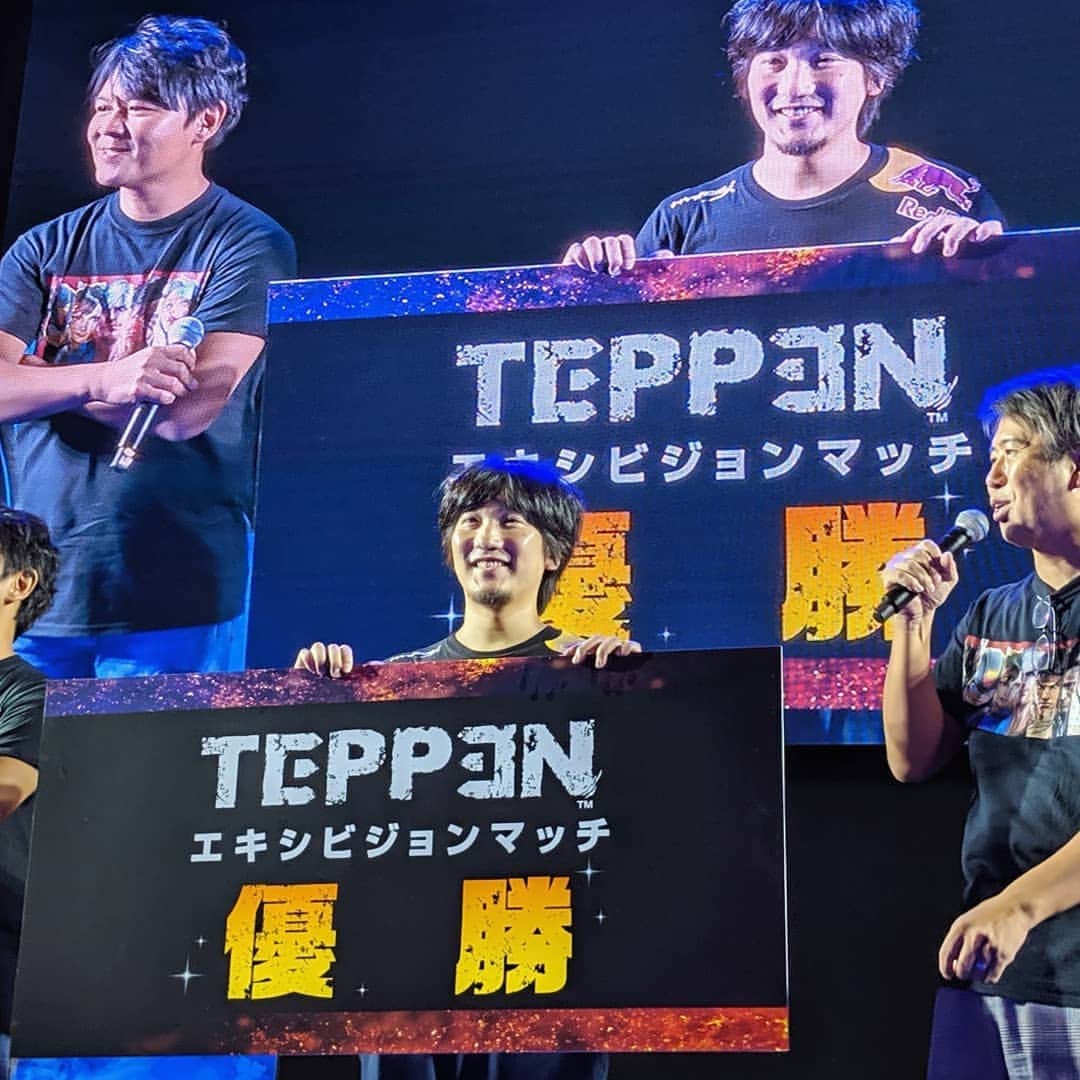 梅原大吾のインスタグラム：「TGSのTEPPEN大会で勝った景品にinspicもらった！！いっぱい写真撮ります！  I won the TEPPEN stage tournament and got a Canon inspic! I'm going to take so many pictures! @PlayTeppen  #TGS2019 #tokyogameshow #tokyogameshow2019 #TEPPEN #canoninspic」
