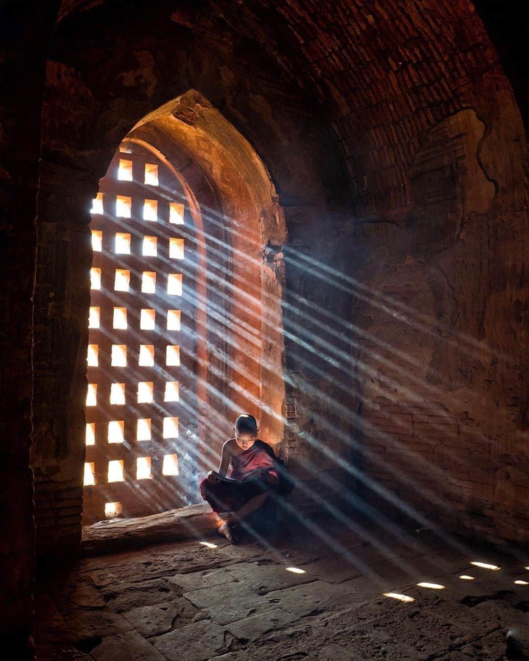 ライカさんのインスタグラム写真 - (ライカInstagram)「A young novice monk reads at a window in a monastery of Bagan, Myanmar. This beautiful shot was captured by Joshua First (@joshuafirst) with the Leica Q. Find out more about the Leica Q via the bio link.  #LeicaCamera #Leica #🔴📷 #Leicagram #LeicaQ #TheLeicaLook #LeicaWorld #Leica_Club #LeicaSociety #LeicaPhoto #ShootLeicaPro #travelphotography #reportage #reportagespotlight #myanmar #burma #globe_captures #igworldglobal」9月12日 23時00分 - leica_camera