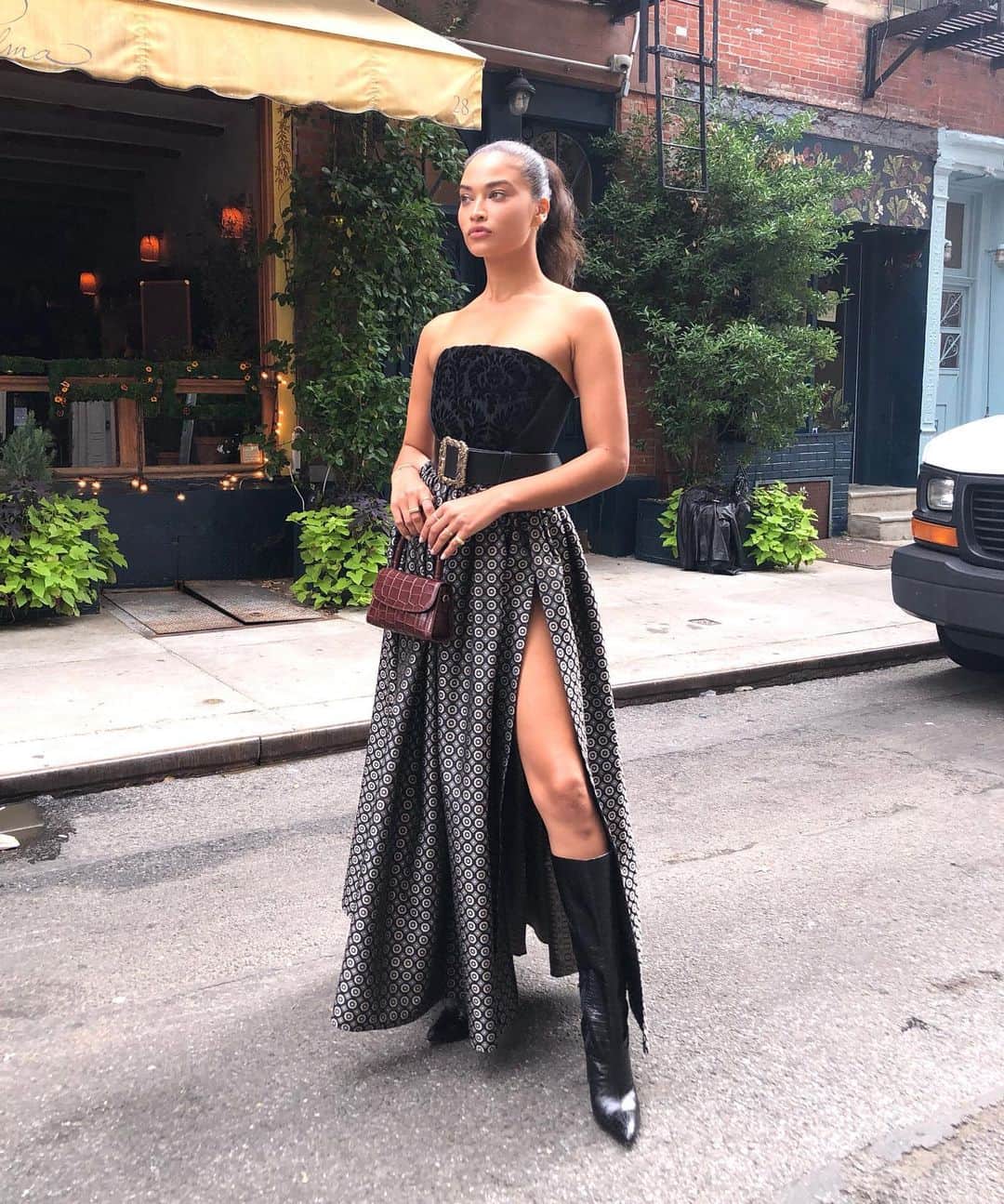 シャニーナ・シャイクさんのインスタグラム写真 - (シャニーナ・シャイクInstagram)「My favorite look during #nyfw by @etro  Styled by @danixmichelle」9月12日 23時11分 - shaninamshaik
