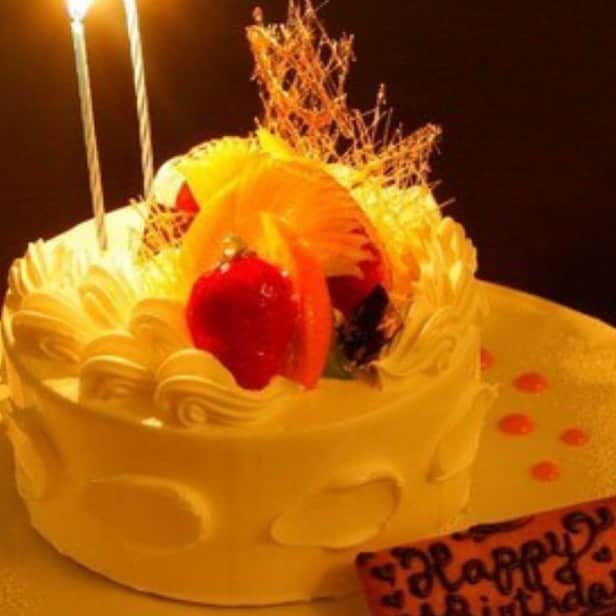 hanatsubaki029のインスタグラム：「サプライズケーキ🍰！ ご予約いただければデザート盛り合わせからホールケーキまでご用意いたします。お好きなメッセージも添えますよ！個室もありますので誕生日や記念日利用にいかがでしょうか？ #梅田#個室#和食#大阪#イーマ#阪神百貨店#大阪駅前ビル#ケーキ#記念日#誕生日#サプライズ#instagood #instafood #photography#photooftheday #osaka#umeda#日本酒#日本酒好き#女子会#宴会#ハイボール#鯛めし#米活」