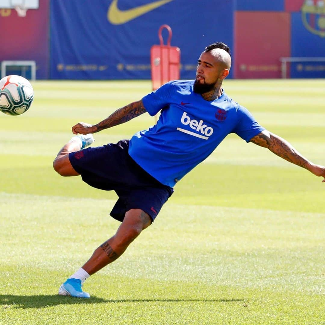 アルトゥーロ・ビダルさんのインスタグラム写真 - (アルトゥーロ・ビダルInstagram)「🔥🔥 👑👑🔵🔴⚽️⚽️」9月12日 23時27分 - kingarturo23oficial