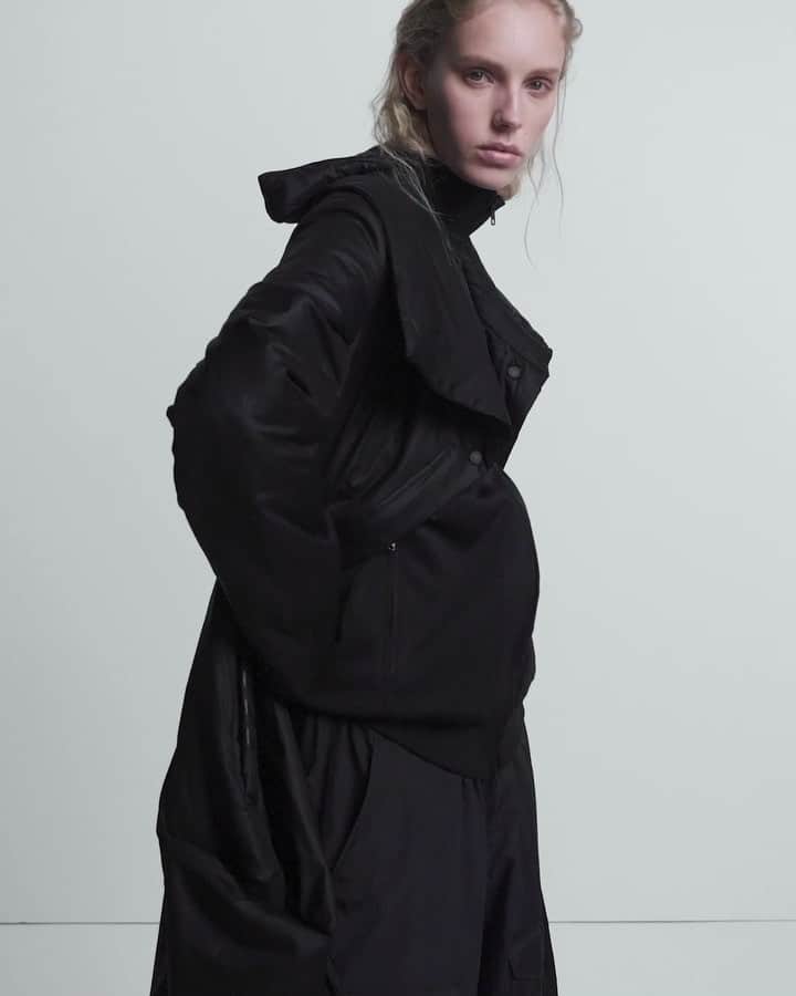 ワイスリーのインスタグラム：「Y-3 Adizero Padded Coat, Y-3 Shell Cargo Suspender Pants and Y-3 ZX TORSION. Y-3 Fall Winter 2019. --- #adidas #Y3 #YohjiYamamoto Discover the collection at Y-3.com」