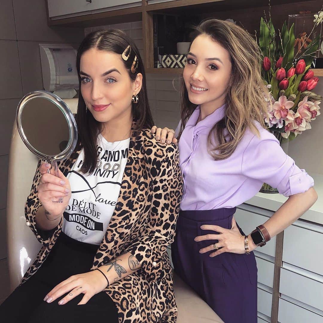 Bruna Unzuetaのインスタグラム：「Cadê a olheira que estava aqui? 👀🔍 A Dra Taiz Campbell resolveu, e vocês já conseguiram perceber a diferença, né? Estou encantada com o resultado do meu tratamento, fiz laser para tratar o pigmento escuro e preenchimento para acabar aquele aspecto de profundidade. Amei @grupotaizcampbell」