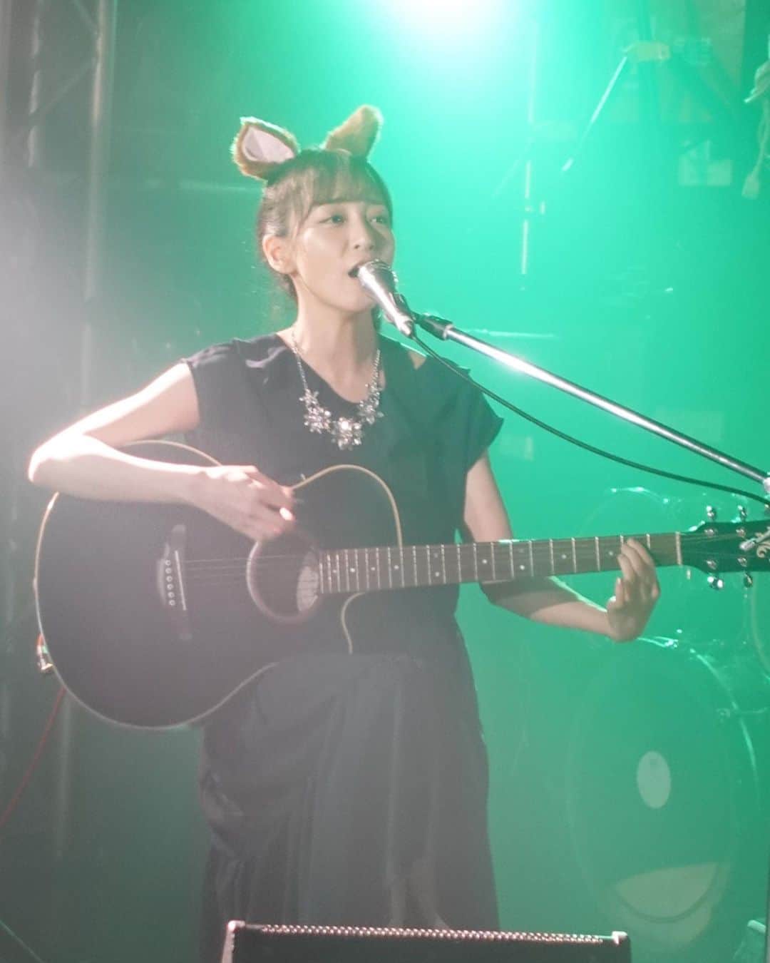 長谷川萌美さんのインスタグラム写真 - (長谷川萌美Instagram)「. . TODAY🎤🎸🐕 . 🌙✨ .  #犬耳 #両国サンライズ #対バン #ライブ #live #ありがとうございました」9月12日 23時54分 - moemi_hasegawa
