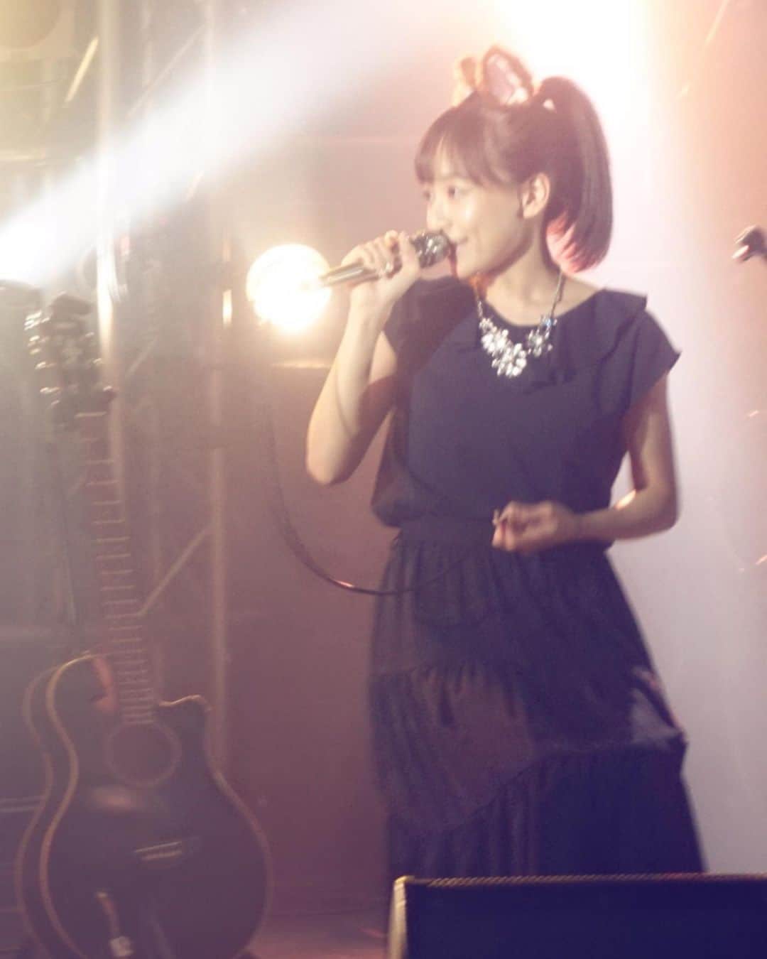 長谷川萌美さんのインスタグラム写真 - (長谷川萌美Instagram)「. . TODAY🎤🎸🐕 . 🌙✨ .  #犬耳 #両国サンライズ #対バン #ライブ #live #ありがとうございました」9月12日 23時54分 - moemi_hasegawa