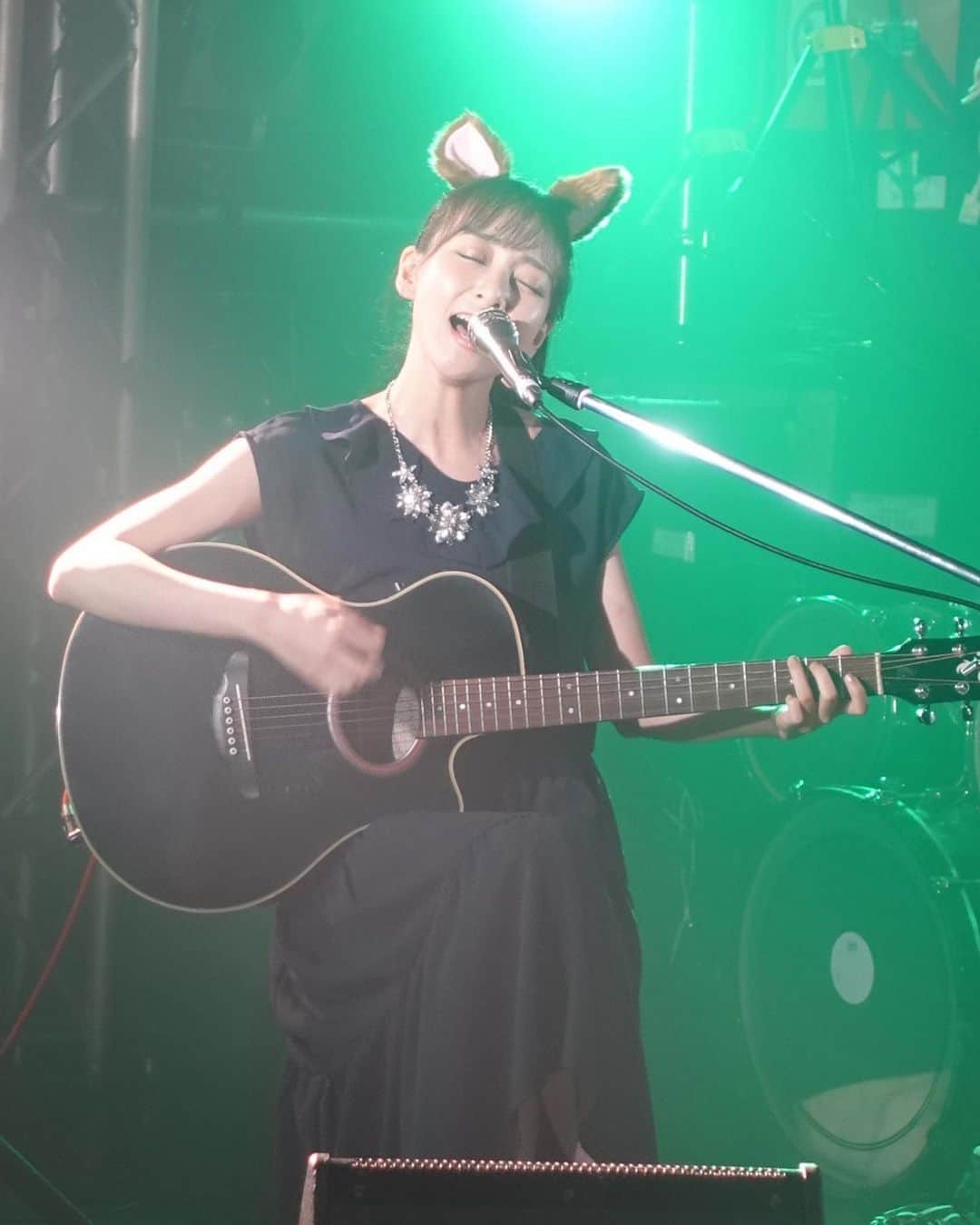 のインスタグラム：「. . TODAY🎤🎸🐕 . 🌙✨ .  #犬耳 #両国サンライズ #対バン #ライブ #live #ありがとうございました」