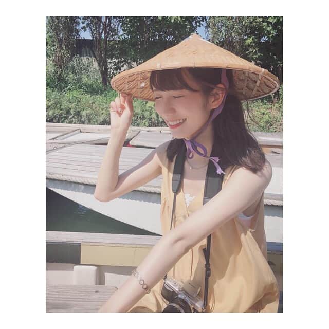 のインスタグラム：「ずっと被ってみたかった﻿ "ばっちょ笠"👒﻿ ﻿ 今日は、友達と柳川川下りへ☺︎﻿ 柳川の街並みや雰囲気が大好きだから﻿ 今日やっとこさ行けて嬉しかったなあ🏡﻿ ﻿ 現地の方とも沢山お話できました。ふふ﻿ みんな優しさに溢れておったよ👵🏻👴🏻💓﻿ ﻿ 写真が沢山ありすぎて迷っちゃうぜ◎﻿ いい休日です〜〜﻿ ﻿ #福岡 #柳川 #柳川川下り #ばっちょ笠 #カメラ女子」