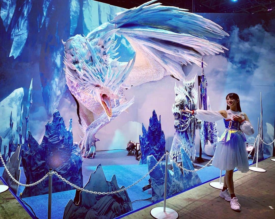 秋本帆華さんのインスタグラム写真 - (秋本帆華Instagram)「. 映え〜〜🦋 #東京ゲームショウ2019 #TGS #カプコン #モンハン」9月13日 0時03分 - honoka_akimoto_official