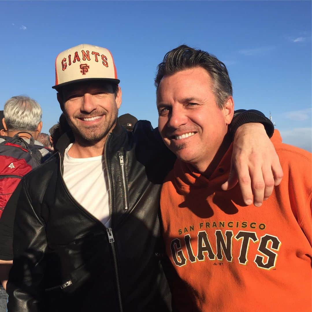 イアン・ボーエンのインスタグラム：「A big Orange Happy Birthday to my big brother @bohenshane. * I hope you shoot 69 in Ireland this afternoon and then have 7 Guinness’s.」