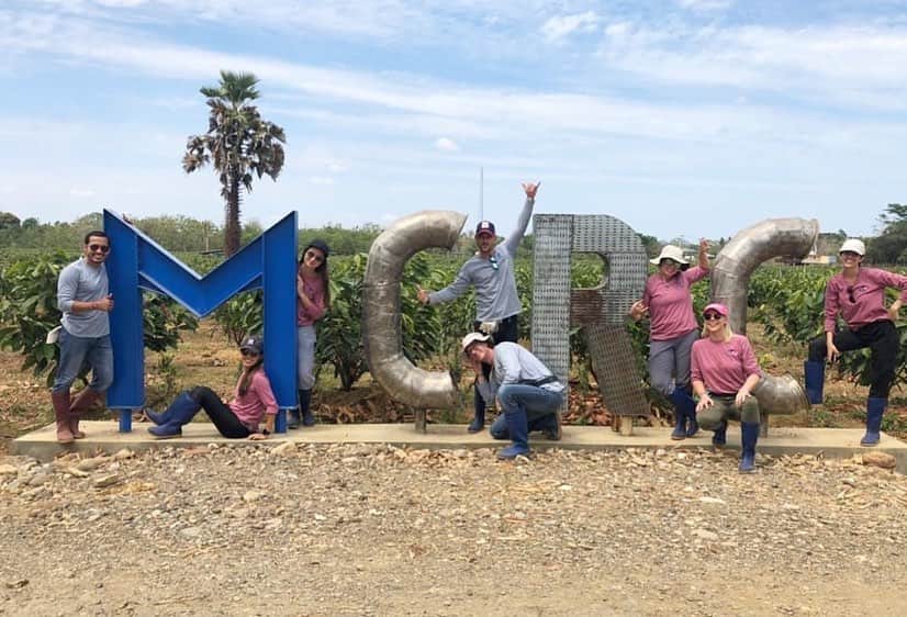 Marsさんのインスタグラム写真 - (MarsInstagram)「Through the Mars Ambassadors Program, Associates connect directly with the people and organizations, working with us to create the world we want tomorrow. #TomorrowStartsToday .  #Repost  Over the past week, I have worked on a global assignment with Mars associates from around the world - US, UK, Italy, Spain, Poland, Ecuador, and Indonesia. Everyone was so encouraging, friendly, and positive. How can you not become close after waking up at 5am and working all day in 95 degree heat?! It was the quickest transition from strangers to close friends that I’ve ever experienced, and I already can’t wait to meet again! #Marsambassadors #Internationalcrew」9月13日 0時16分 - marsglobal