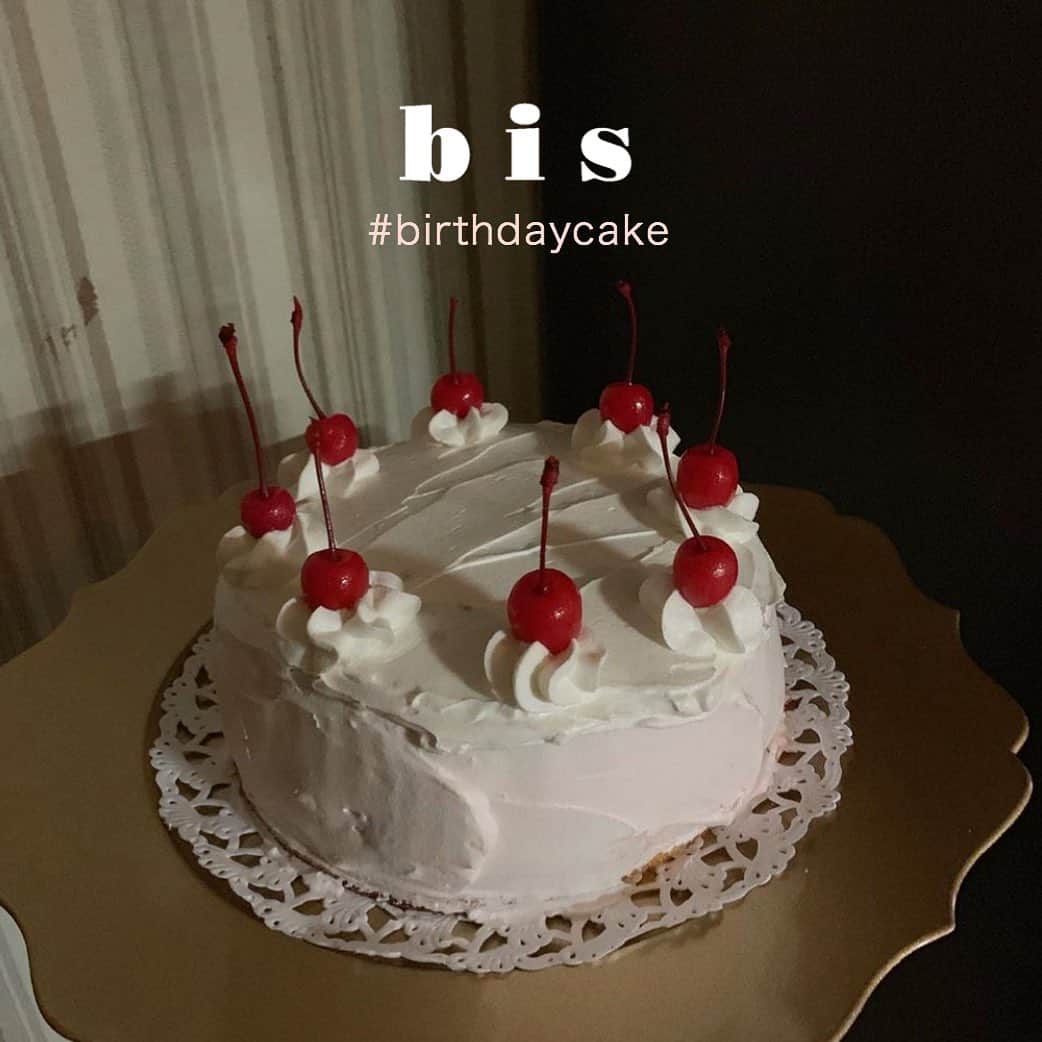bis_web bis [ビス] さんのインスタグラム写真 - (bis_web bis [ビス] Instagram)「﻿ ﻿ 🎂﻿ ﻿ ﻿ ﻿ 大切な日のお祝いに﻿ かわいい手づくりケーキをつくってみては？﻿ ﻿ ﻿ @bis_web / #bis_web へのタグ付けの中から﻿ かわいいデザインのケーキを見つけたので﻿ ぜひスワイプしてチェックしてね❤️﻿ ﻿ ﻿ ﻿ ﻿ ﻿ #ケーキ #ケーキ作り #ケーキ🎂 #バースデーサプライズ #バースデーケーキ #バースデーサプライズ #手作り #手作りケーキ #手づくりケーキ #ケーキ好きな人と繋がりたい #ホールケーキ #🎂 #チェリー #さくらんぼ #ショートケーキ #🍒 #🍓 #ホイップクリーム #ホイップケーキ #いちご #strawberry #cherry #スイーツ #おうちカフェ #スイーツ好き #スイーツ大好き #甘党 #bis_web」9月13日 0時19分 - bis_web