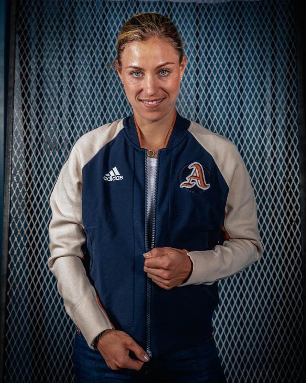 アンジェリーク・ケルバーさんのインスタグラム写真 - (アンジェリーク・ケルバーInstagram)「Representing team @adidas in the new VRCT Jacket - inspired by sports heritage 🙌🏻 #WeRepresent #createdwithadidas @adidas_DE」9月13日 0時30分 - angie.kerber