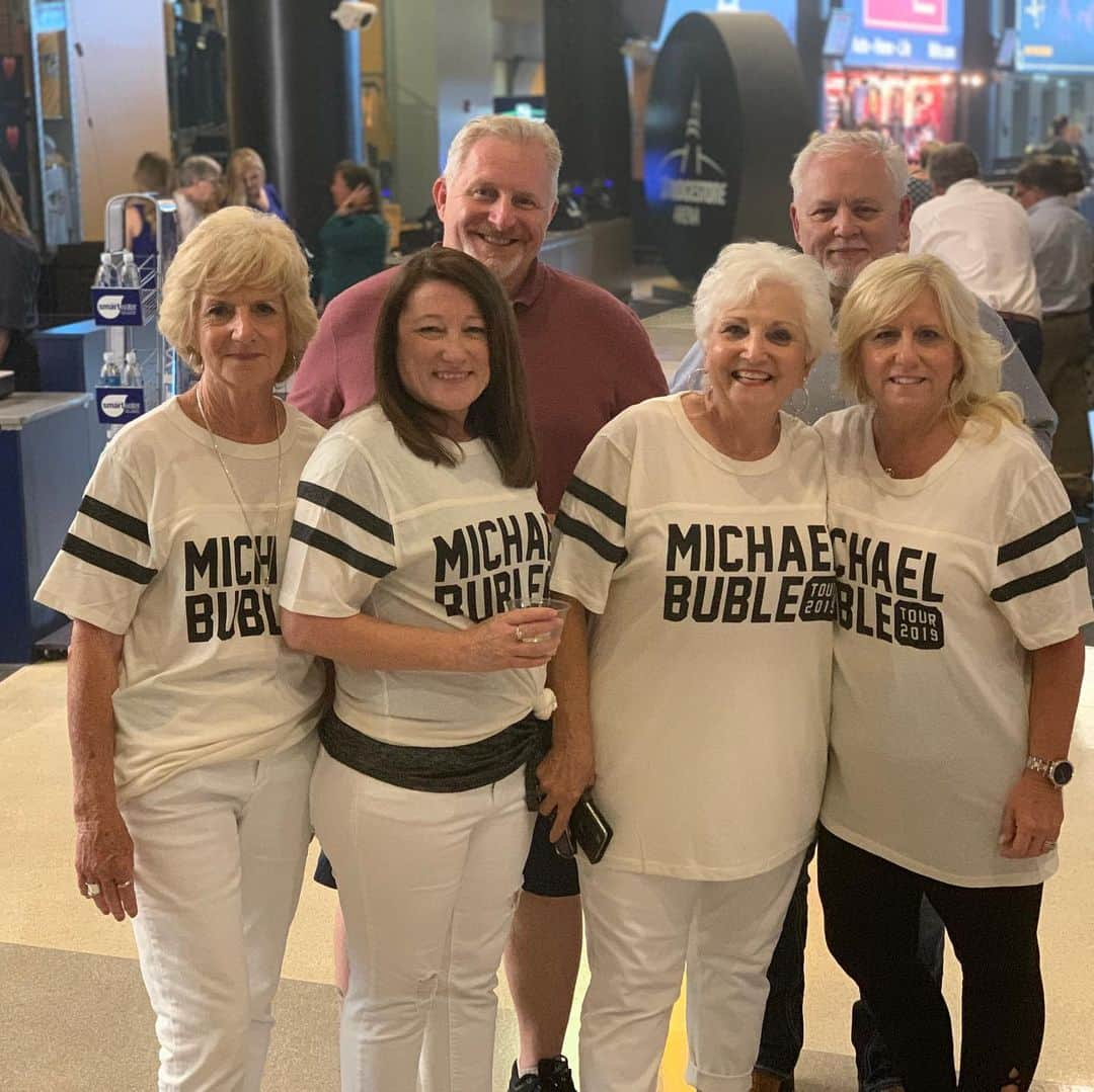 マイケル・ブーブレさんのインスタグラム写真 - (マイケル・ブーブレInstagram)「More fan photos have been added to Michael’s Facebook page. Europe - get your shirts and signs ready, the #MBWorldTour is headed your way in just a few days! What city will you be at?」9月13日 0時46分 - michaelbuble