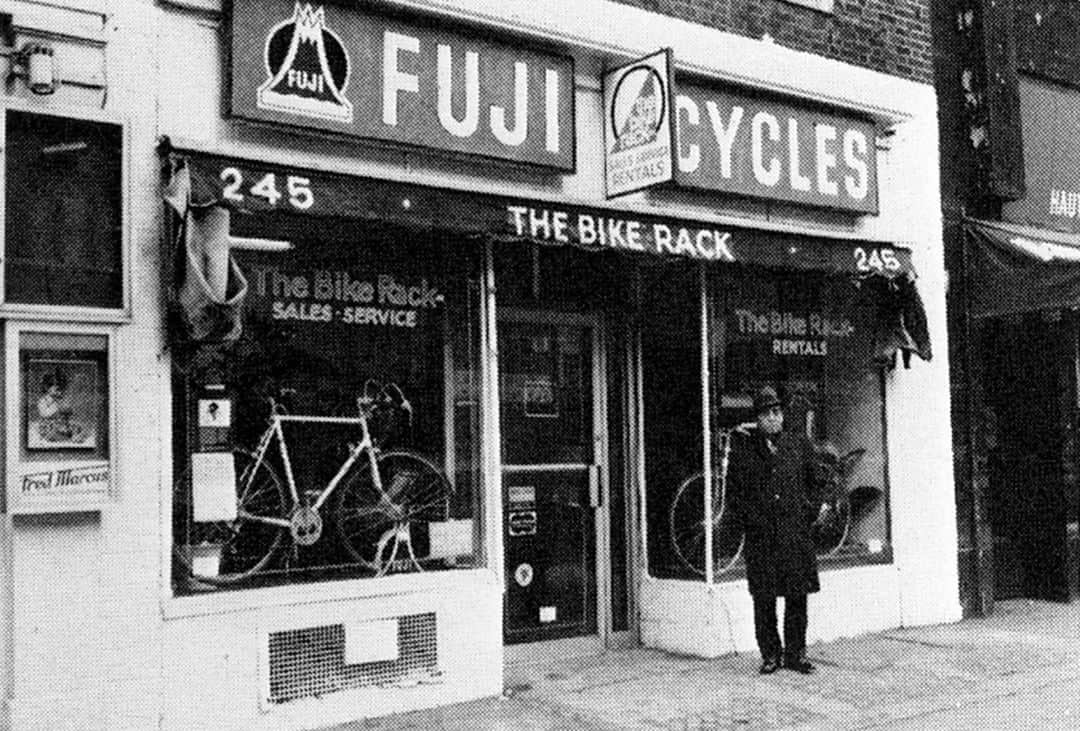 Fuji Bikesさんのインスタグラム写真 - (Fuji BikesInstagram)「The bike shop has a unique smell. Tires, lubes and cleaners combine to add a signature that’s familiar and comfortable. ⁣⁣ ⁣ Fuji has been a familiar sight in bike shops for over a century. ⁣⁣ ⁣⁣ Want to learn more about our history? Check out the link in our bio. ⁣⁣ ⁣⁣ #120yearsbetter」9月13日 0時47分 - fujibikes