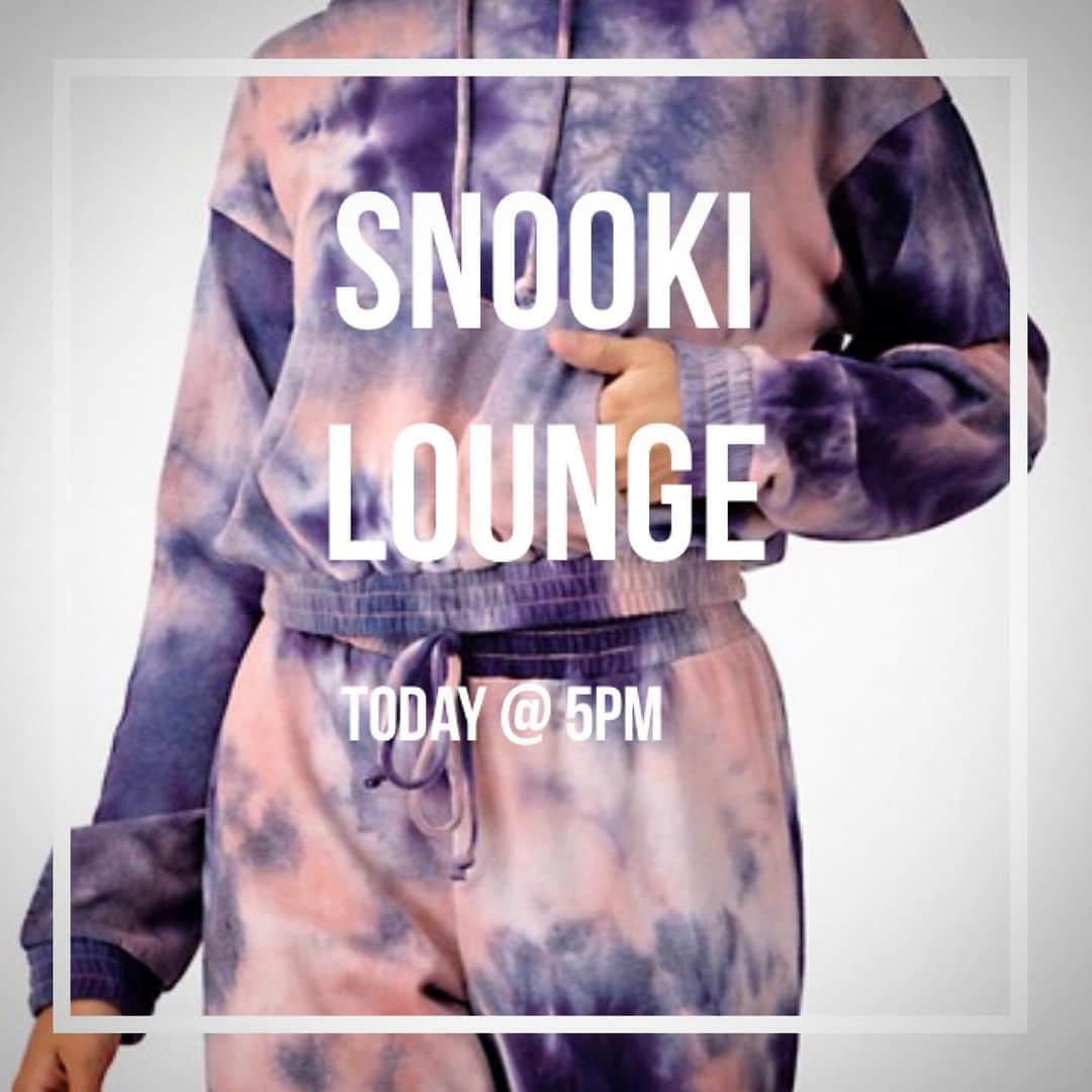 ニコール・ ポリッツィのインスタグラム：「@thesnookishop」