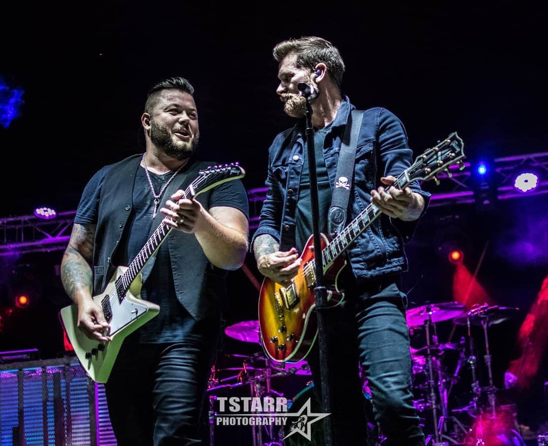 ヒンダーのインスタグラム：「ALABAMA—here we COME!! 🔥🔥 📸: @tstarrphoto」