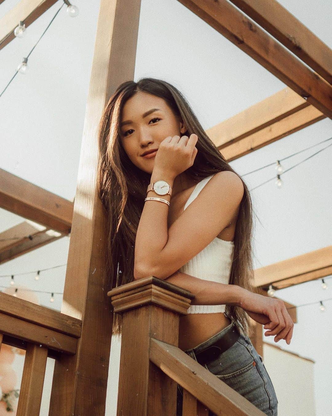 W E Y L I Eのインスタグラム：「Give me all the sparkles! 💫 I love how the light catches on my new @danielwellington Classic Slim Bracelet and Petite Mesh 36mm watch. I used to not care for jewelry and accessories, but I’m finally understanding why so many people love it. It completely transforms an outfit and adds the perfect touch. Create your own look with my code WEYLIE15 and get 15% off your entire purchase on www.danielwellington.com + in DW stores 😊 #dwcompletethelook #danielwellington #ad」