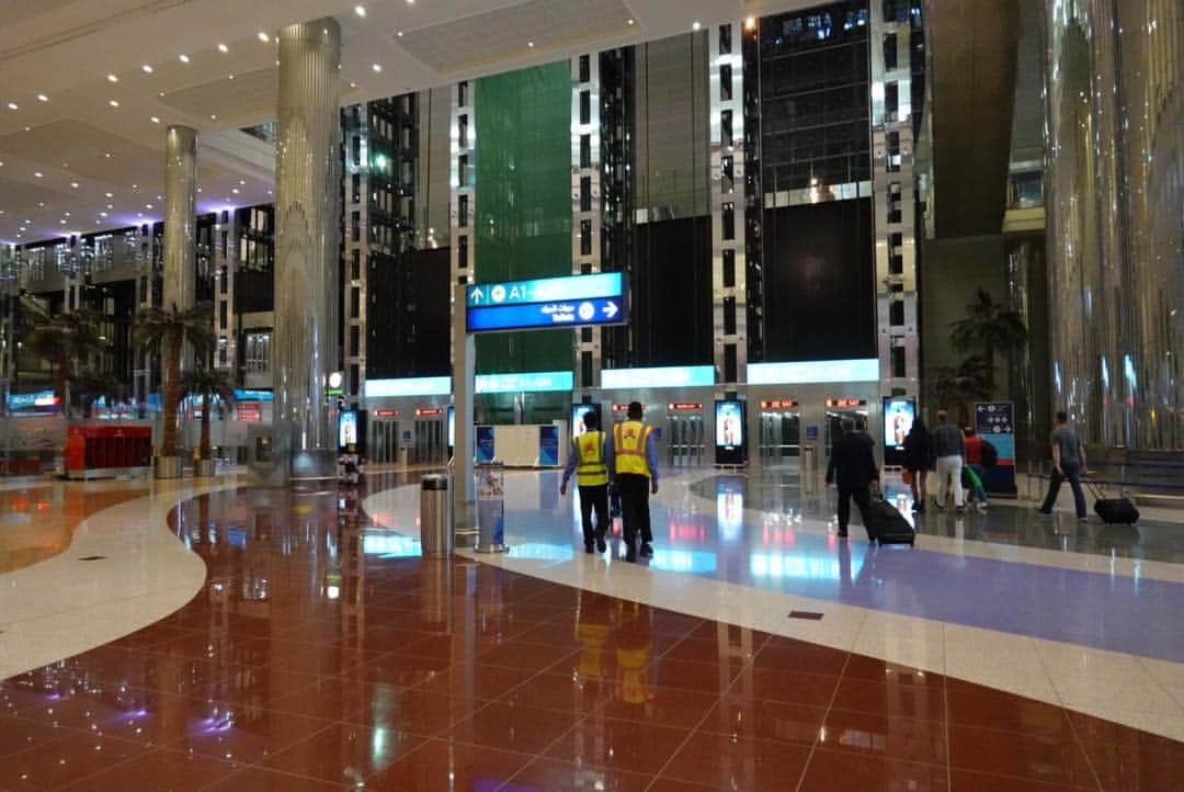 佐藤東弥のインスタグラム：「仕事で大阪へ出張 途中なぜかセントレアでトランジット 久しぶりだけど随分雰囲気変わった  #RX100M7」