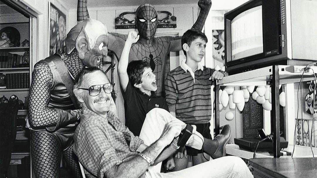 スタン・リーさんのインスタグラム写真 - (スタン・リーInstagram)「More evidence of Stan’s greatness: He could casually play video games without even having to look at the screen. #NationalVideoGameDay #tbt」9月13日 1時51分 - therealstanlee