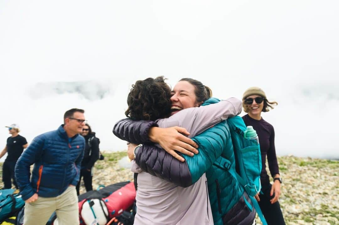 マウンテンハードウェアのインスタグラム：「Yesterday, we received a note from our trekkers that everyone has safely landed in Namche and the team’s stoke has never been higher. Hear it first from the @mhweverest2019 team: “The clouds in Namche made it difficult to time the arrival of the rest of our team, so we just barely missed the helicopter descent as planned. Instead, @timemmett, @joe_vernachio, and @sabllebrook were already waiting for us on the helipad in Namche. The amount of sheer joy and excitement was high.” 📷: @francoislebeau」