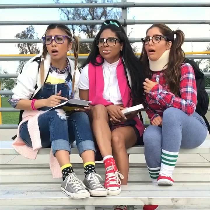 リアン Vのインスタグラム：「High school VS now 🔥 Throwback to one of my fave videos! 🤓 Watch my stories to see more throwback dance/skits 😂 #tbt」