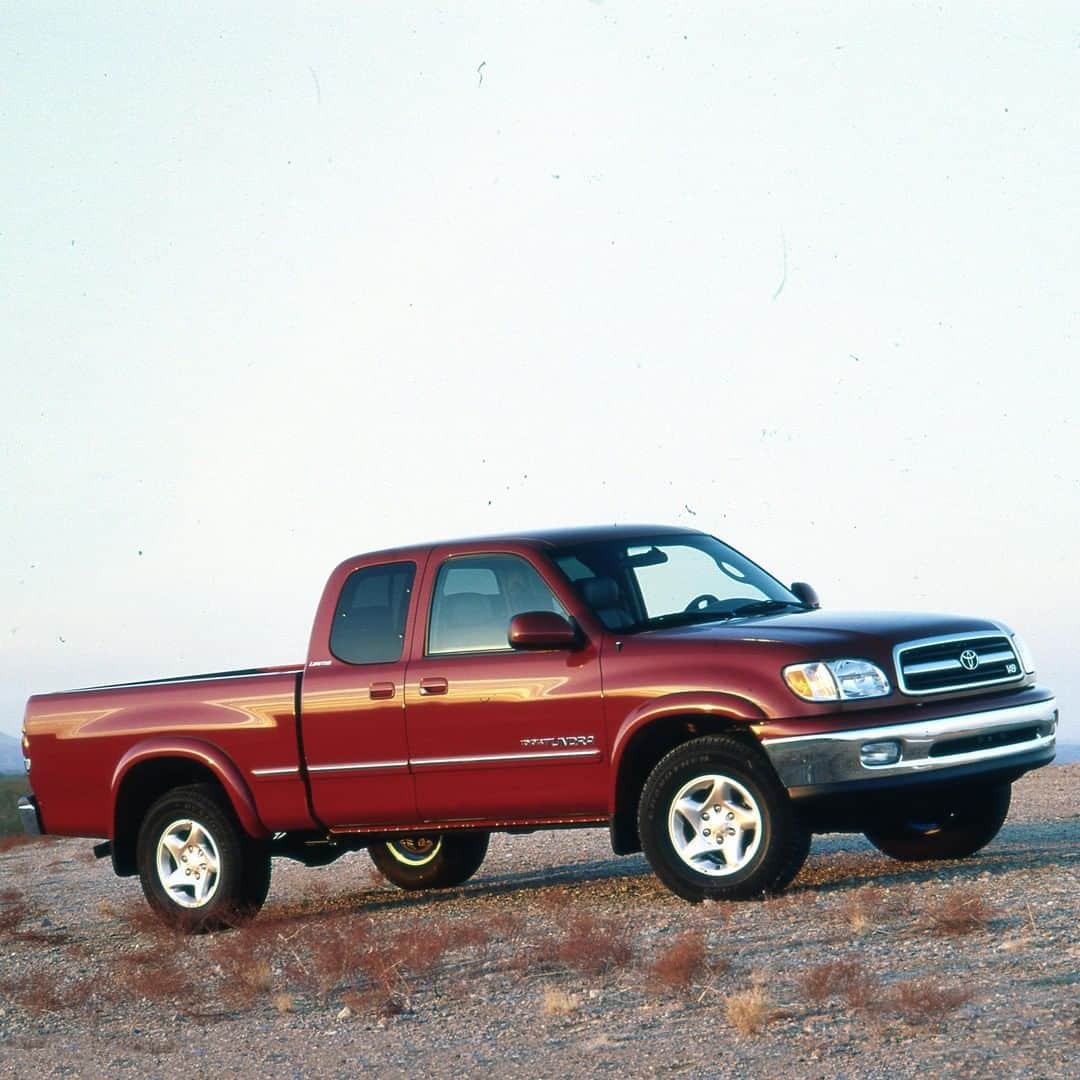 toyotausaさんのインスタグラム写真 - (toyotausaInstagram)「With a truck that strong, you didn't even have to worry about Y2K! 2000 #TBT #Tundra #LetsGoPlaces」9月13日 2時11分 - toyotausa