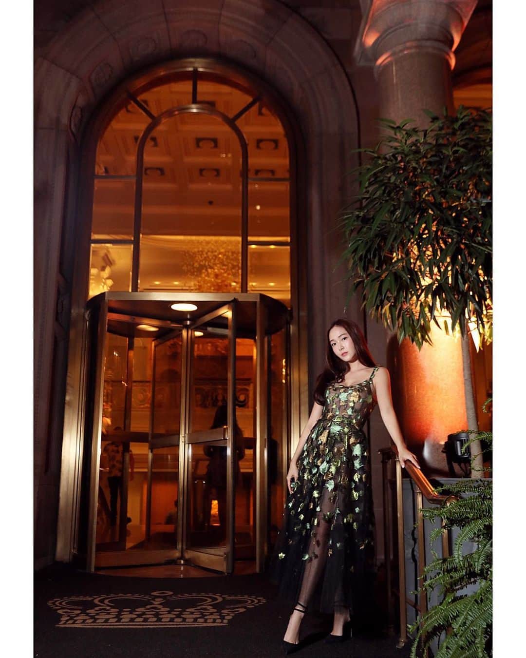 ジェシカ さんのインスタグラム写真 - (ジェシカ Instagram)「Enchantment at the palace 🏰🌙✨ #nyfw #stayiconic @newyorkpalace」9月13日 2時04分 - jessica.syj
