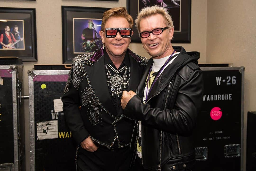 エルトン・ジョンさんのインスタグラム写真 - (エルトン・ジョンInstagram)「Amazing time in Anaheim ⭐💫 Great to see @billyidol before my show too! #EltonFarewellTour #tourdiary 📷: @bengibsonphoto」9月13日 2時10分 - eltonjohn