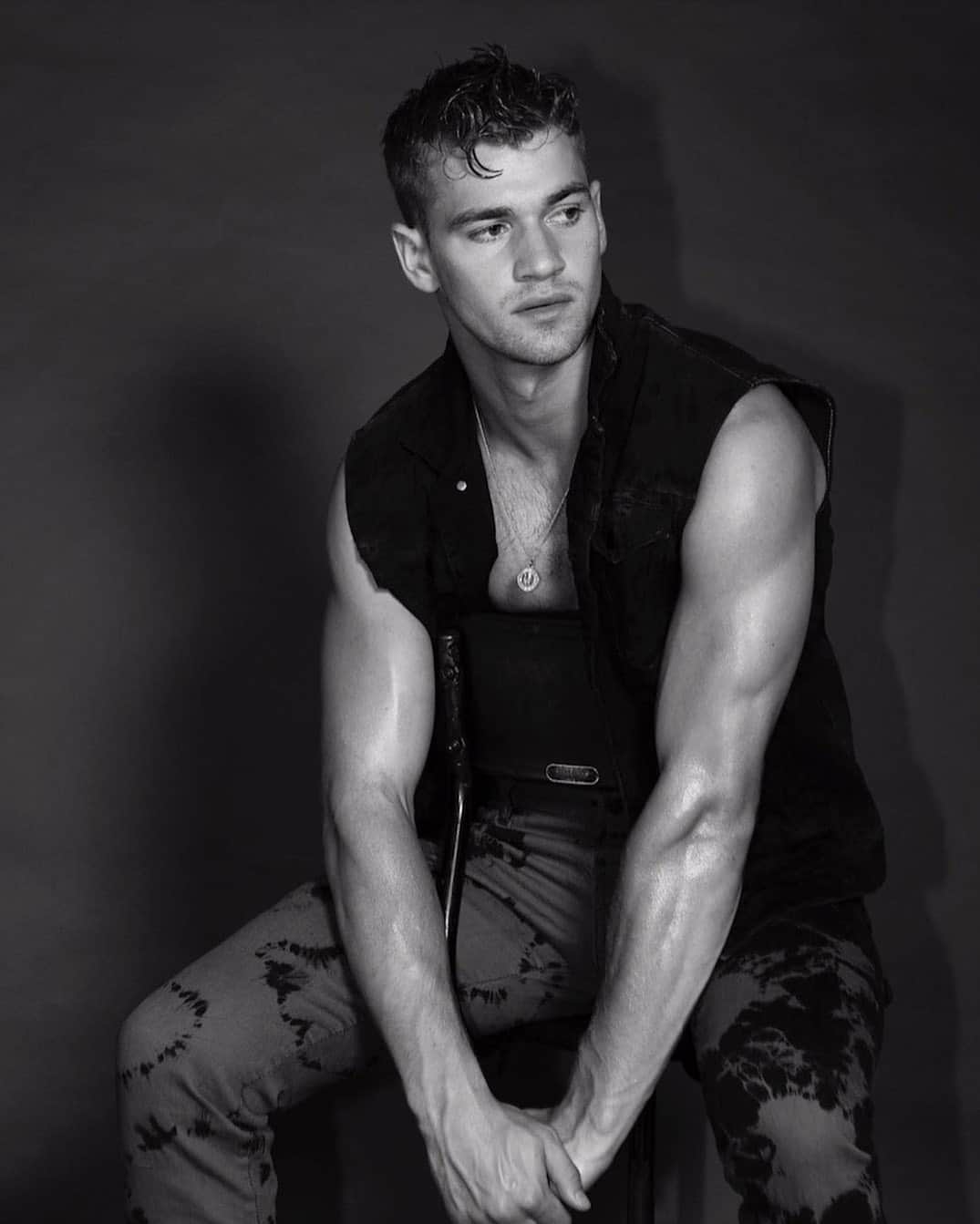のインスタグラム：「Model @mattycarrington_ in a #Dsquared2 ensemble for @attitudemag #D2Editorials」