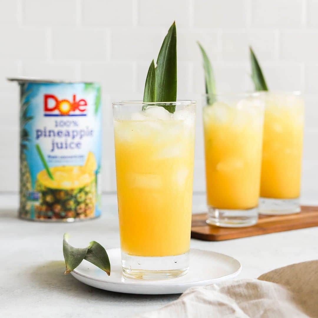 Dole Packaged Foods（ドール）のインスタグラム：「#Summer may be coming to a close, but you can still feel like you’re on #vacation with a fan favorite, our Aloha Screwdriver cocktail. #DoleRecipes」