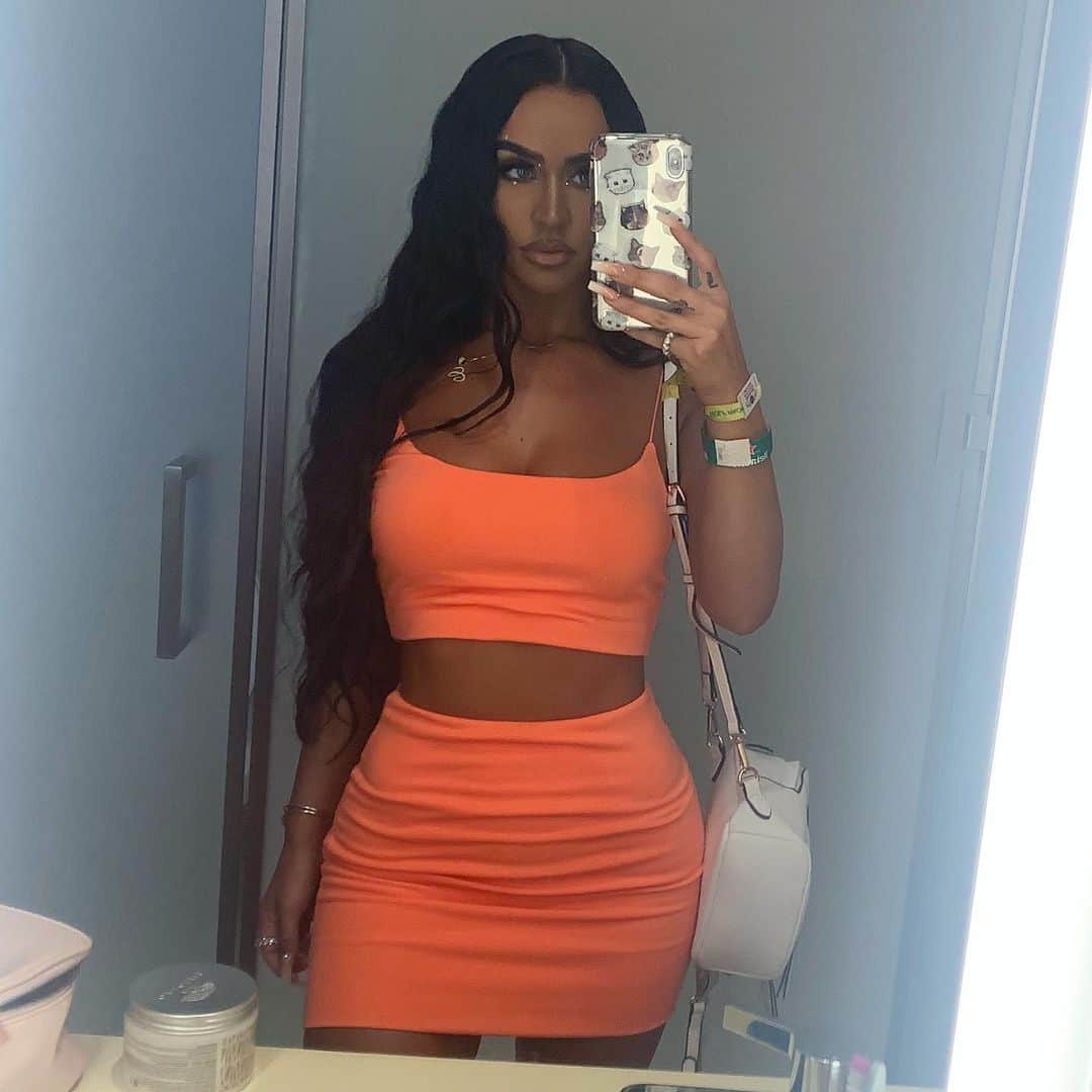 Carli Bybelのインスタグラム：「love this outfit from @hotmiamistyles so much I bought it in all 3 colors 🤓」