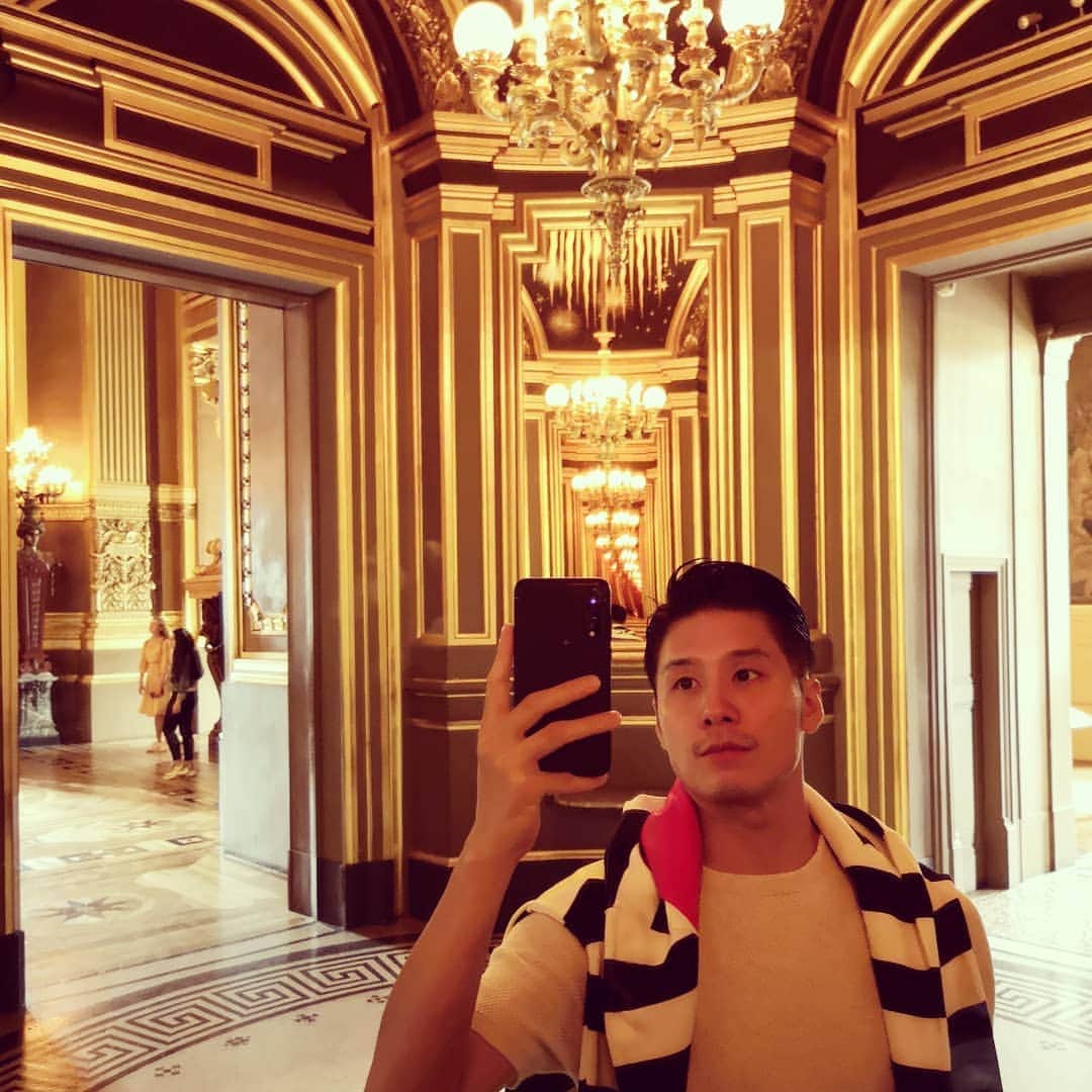 梅川壱ノ介（舞踊家）のインスタグラム：「ℙ𝕒𝕣𝕚𝕤 𝕆𝕡𝕖𝕣𝕒 ￣￣￣￣￣￣￣￣￣￣￣￣￣￣￣￣￣￣￣￣￣￣ 何事も続けることの大変さ、素晴らしさを感じる時間でした。  冷静と情熱。 ひしひしと湧いてきました。  行って良かった。  #梅川壱ノ介  #パリ #オペラ座 #冷静と情熱」