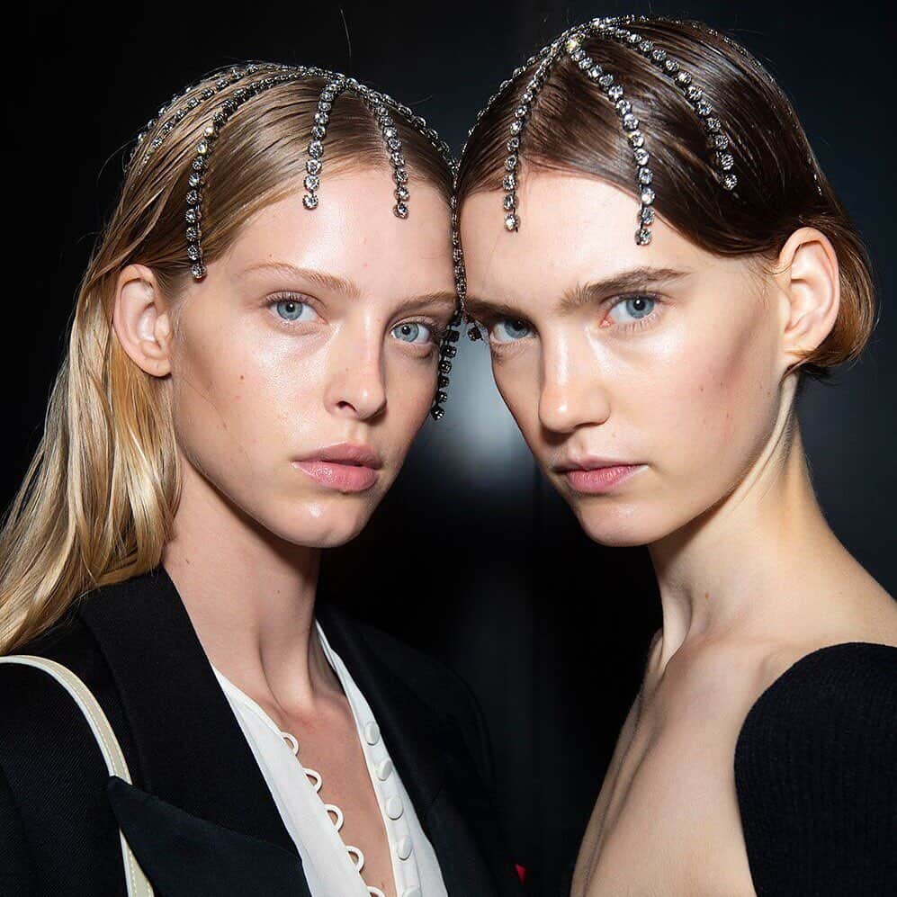 SWAROVSKIさんのインスタグラム写真 - (SWAROVSKIInstagram)「“Using Swarovski crystals, both as head pieces and throughout RTW styles, added a level of fantasy to the collection. The Swarovski crystal pieces help us convey this innocent yet nostalgic freedom of youth, and the boundless rejection of what is ‘expected’” @Khaite_NY on her mesmerizing collection, that brought a modern twist on childhood dress up to #NYFW #CrystalOnTheCatwalk #SwarovskiRunway #swarovskicreativecollaborations」9月13日 2時50分 - swarovski
